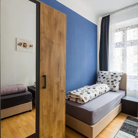 Cozy 2-Zimmer-Fewo Mit Privatem Parkplatz Und Schoener Ausstattung! Perfekt Fuer Familien Und Gruppen, 5 Einzelne Betten, Frische Bettwaesche Und Handtuecher Inklusive Leipzig