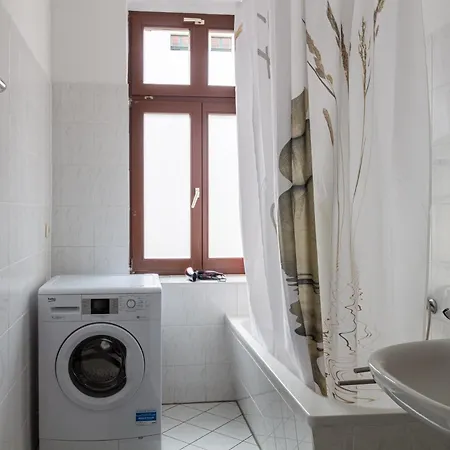 Cozy 2-Zimmer-Fewo Mit Privatem Parkplatz Und Schoener Ausstattung! Perfekt Fuer Familien Und Gruppen, 5 Einzelne Betten, Frische Bettwaesche Und Handtuecher Inklusive * Leipzig