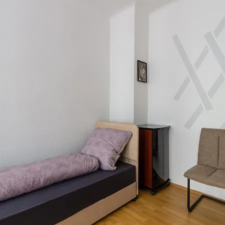 Cozy 2-Zimmer-Fewo Mit Privatem Parkplatz Und Schoener Ausstattung! Perfekt Fuer Familien Und Gruppen, 5 Einzelne Betten, Frische Bettwaesche Und Handtuecher Inklusive Apartment *