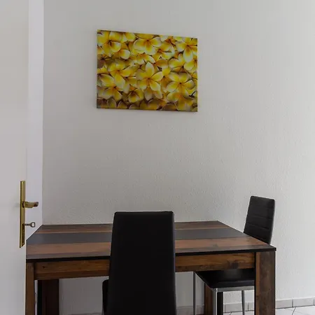 Cozy 2-Zimmer-Fewo Mit Privatem Parkplatz Und Schoener Ausstattung! Perfekt Fuer Familien Und Gruppen, 5 Einzelne Betten, Frische Bettwaesche Und Handtuecher Inklusive *