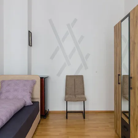Cozy 2-Zimmer-Fewo Mit Privatem Parkplatz Und Schoener Ausstattung! Perfekt Fuer Familien Und Gruppen, 5 Einzelne Betten, Frische Bettwaesche Und Handtuecher Inklusive Leipzig