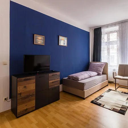 Cozy 2-Zimmer-Fewo Mit Privatem Parkplatz Und Schoener Ausstattung! Perfekt Fuer Familien Und Gruppen, 5 Einzelne Betten, Frische Bettwaesche Und Handtuecher Inklusive * Leipzig