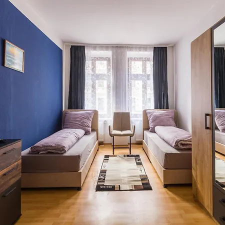 Cozy 2-Zimmer-Fewo Mit Privatem Parkplatz Und Schoener Ausstattung! Perfekt Fuer Familien Und Gruppen, 5 Einzelne Betten, Frische Bettwaesche Und Handtuecher Inklusive Apartment Leipzig