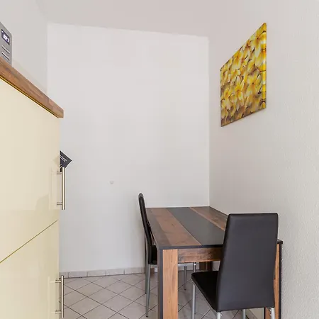 Cozy 2-Zimmer-Fewo Mit Privatem Parkplatz Und Schoener Ausstattung! Perfekt Fuer Familien Und Gruppen, 5 Einzelne Betten, Frische Bettwaesche Und Handtuecher Inklusive * Leipzig