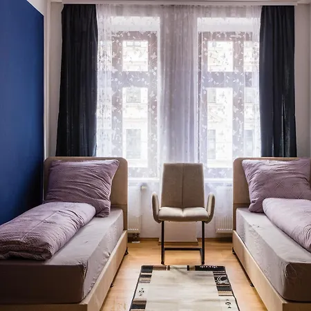Cozy 2-Zimmer-Fewo Mit Privatem Parkplatz Und Schoener Ausstattung! Perfekt Fuer Familien Und Gruppen, 5 Einzelne Betten, Frische Bettwaesche Und Handtuecher Inklusive Apartment
