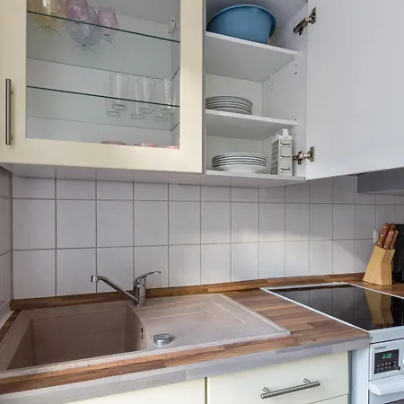 Cozy 2-Zimmer-Fewo Mit Privatem Parkplatz Und Schoener Ausstattung! Perfekt Fuer Familien Und Gruppen, 5 Einzelne Betten, Frische Bettwaesche Und Handtuecher Inklusive Apartment *