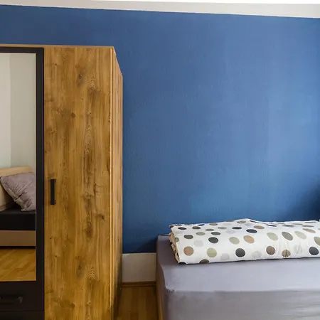 Cozy 2-Zimmer-Fewo Mit Privatem Parkplatz Und Schoener Ausstattung! Perfekt Fuer Familien Und Gruppen, 5 Einzelne Betten, Frische Bettwaesche Und Handtuecher Inklusive Apartment Leipzig